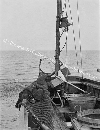 FISHING BOAT WITH FLOODLIGHT